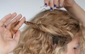 Фотогалерея: варианты стрижки лесенка на длинные волнистые волосы